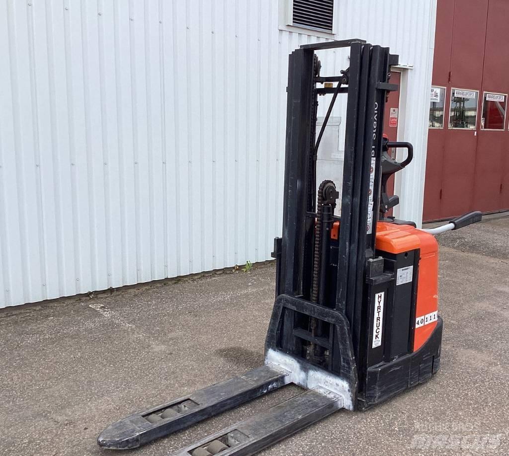 BT SPE 125 보행식 리치 지게차