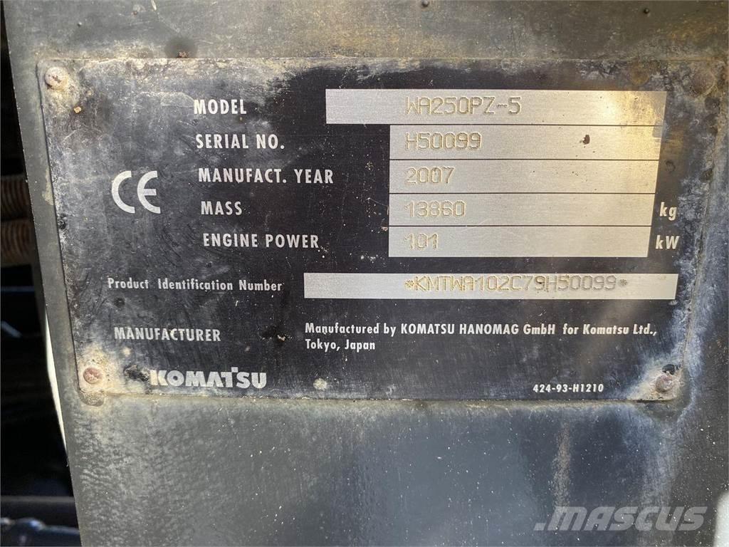 Komatsu WA250PZ-5  휠로우더