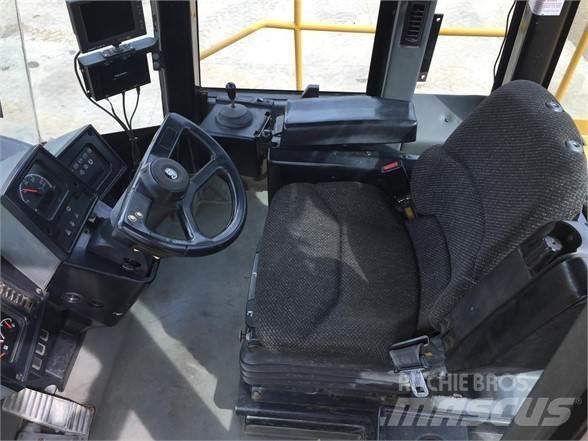 CAT 826G 폐기물 다짐기
