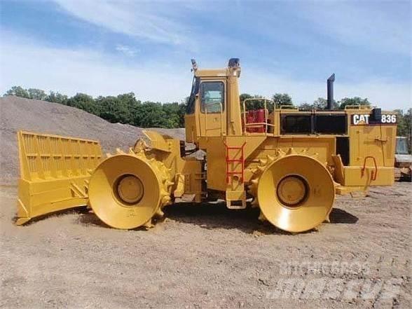 CAT 836C 폐기물 다짐기