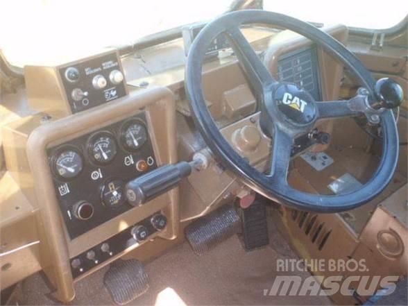 CAT 836C 폐기물 다짐기