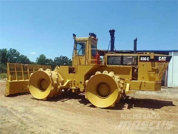CAT 836C 폐기물 다짐기