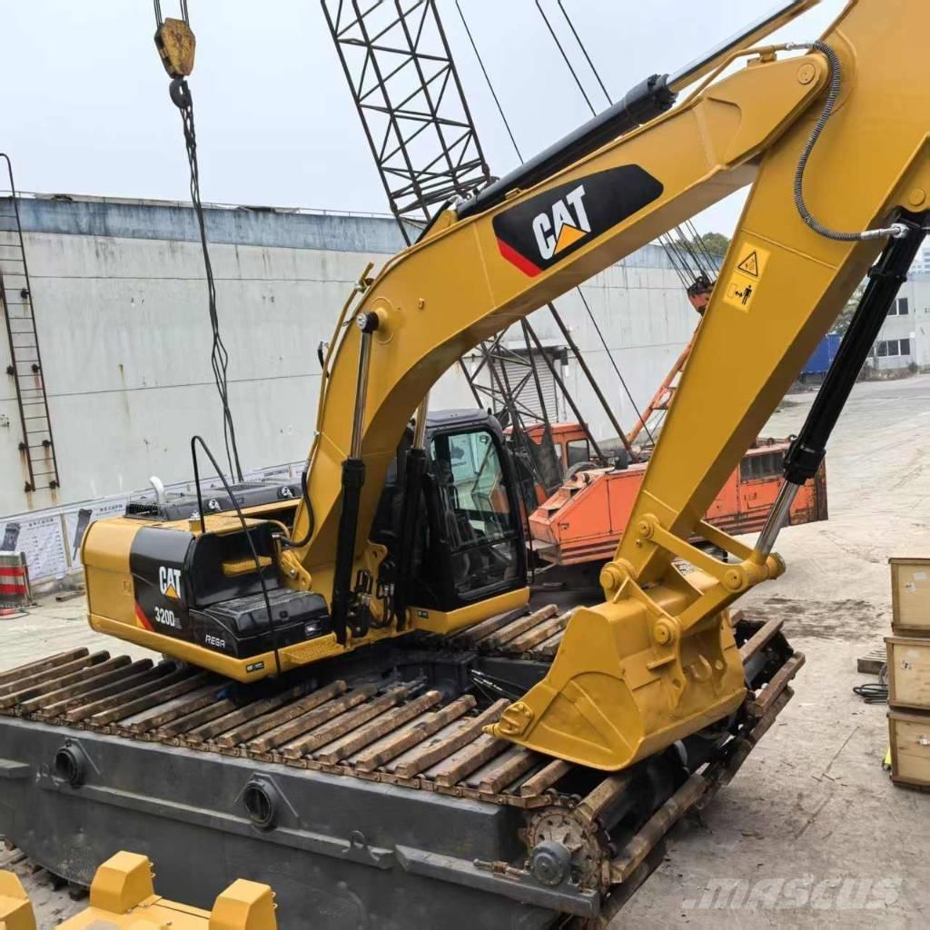 CAT 320 D 수륙양용 굴삭기