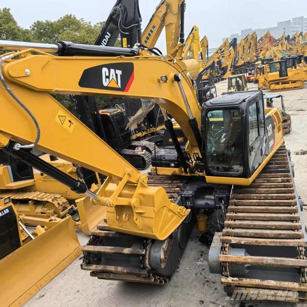 CAT 320 D 수륙양용 굴삭기