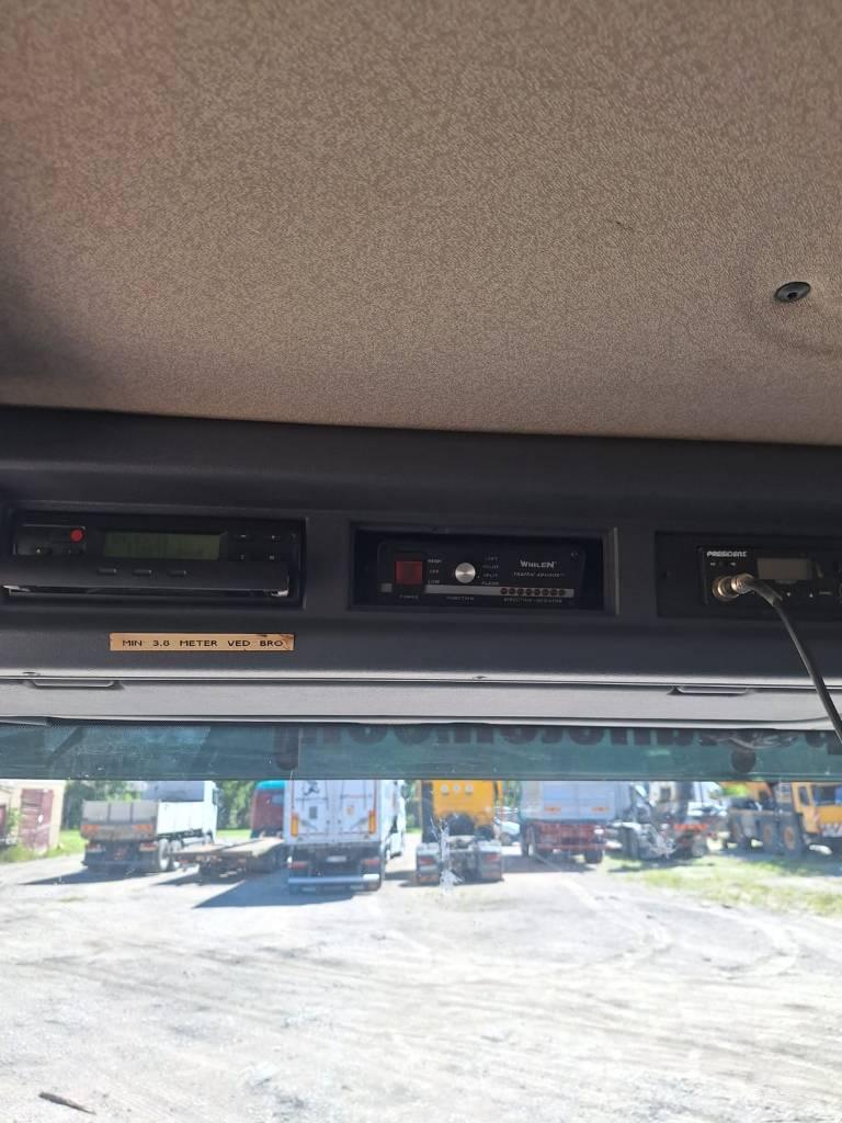 Scania P 3210 로더 크레인