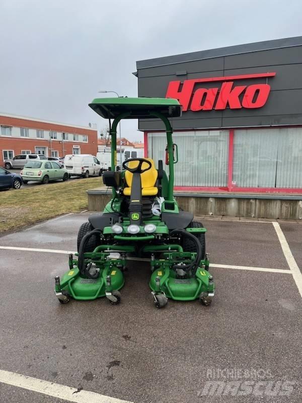 John Deere 7400A 거친면 다듬기 위한 잔디깎기