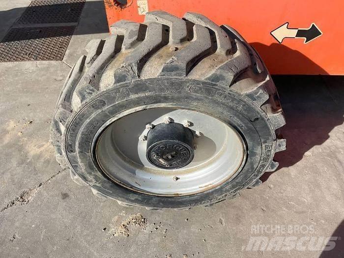 JLG 660 SJ 견인식 전동이동 리프트