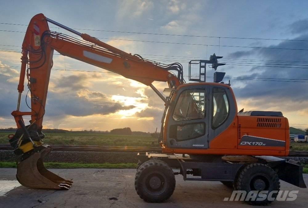 Doosan DX 170 W  휠 굴삭기