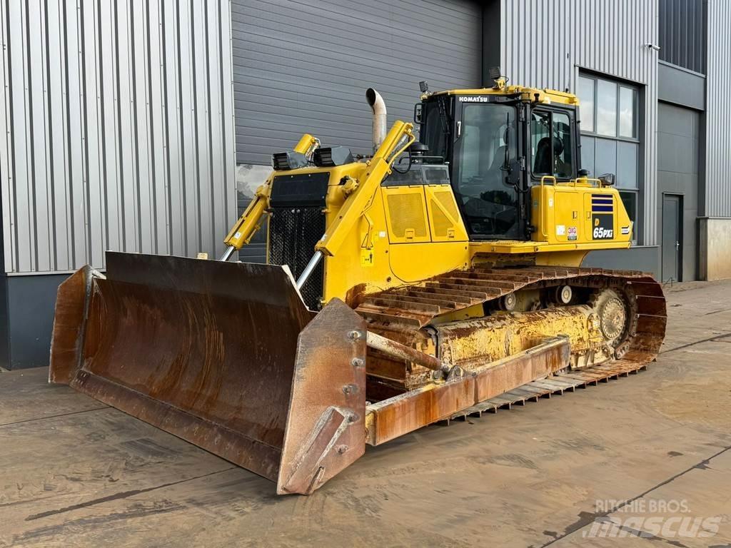 Komatsu D65PXi-18 크롤러 도저