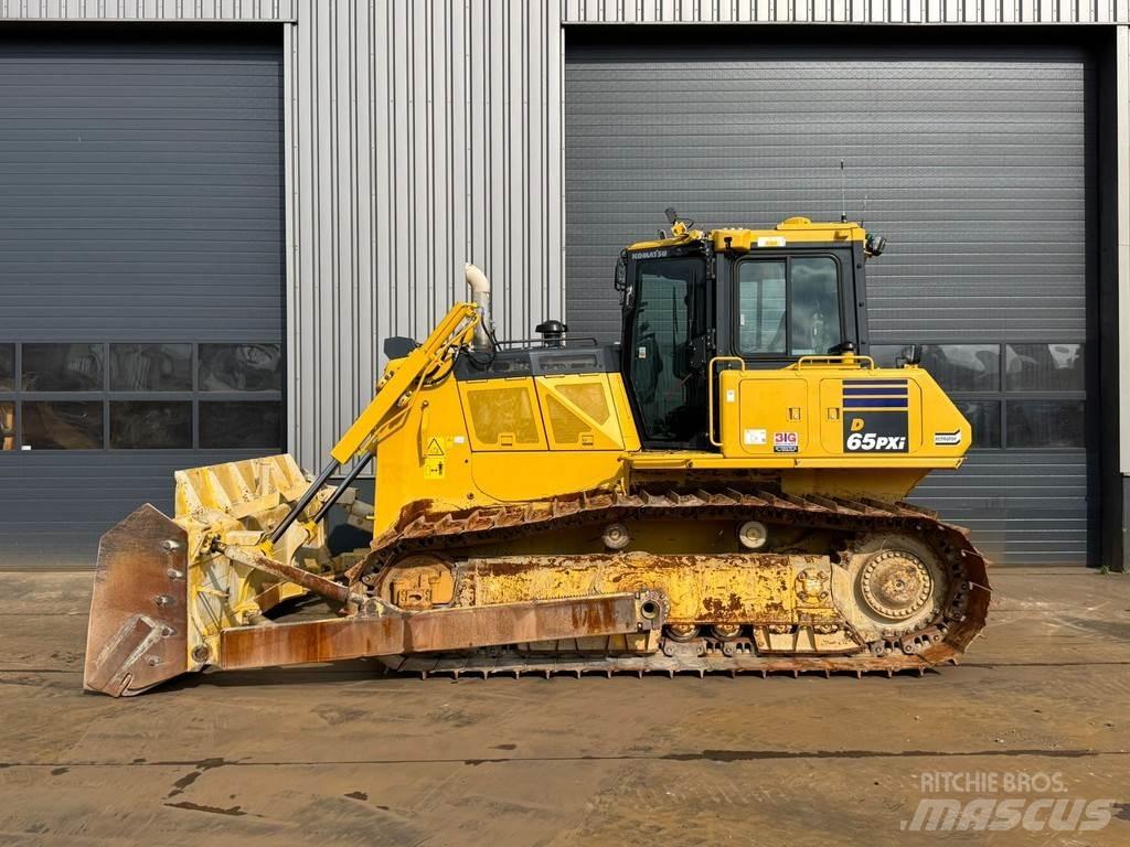 Komatsu D65PXi-18 크롤러 도저