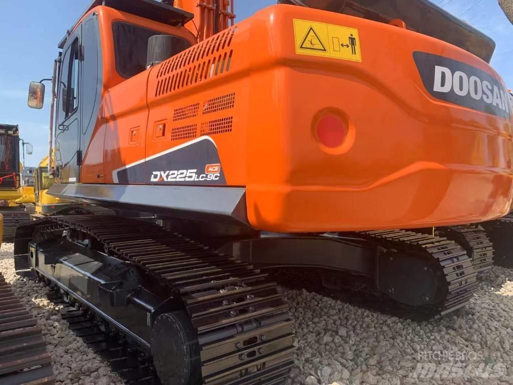 Doosan DX 225 LC 대형 굴삭기 29톤 이상