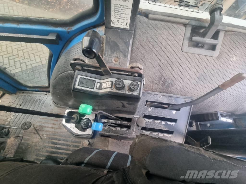 Ford 8210 트랙터