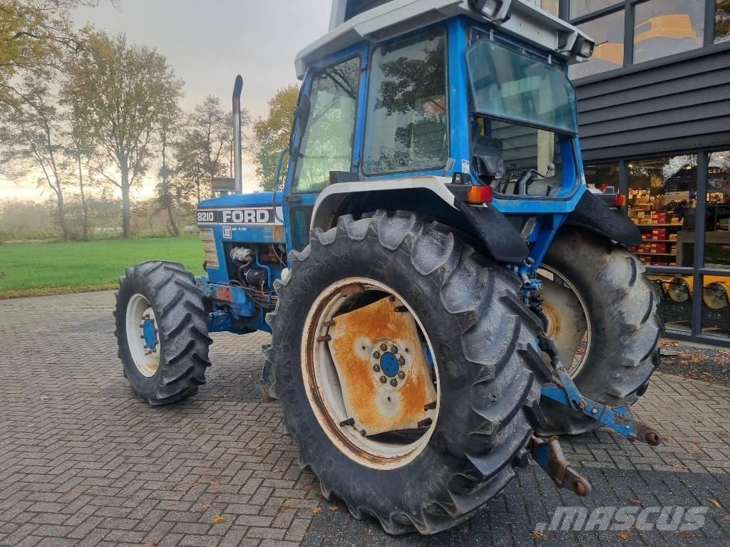 Ford 8210 트랙터