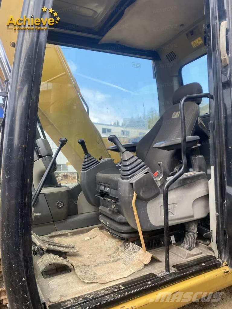 CAT 313D2GC 대형 굴삭기 29톤 이상