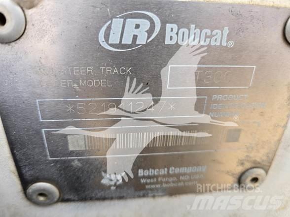 Bobcat T300  스키드로더