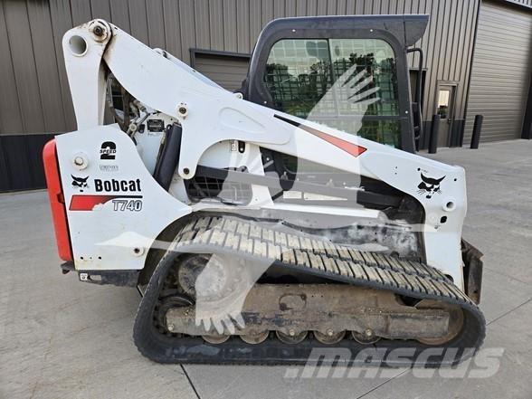 Bobcat T740  스키드로더