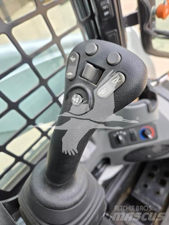Bobcat T770  스키드로더