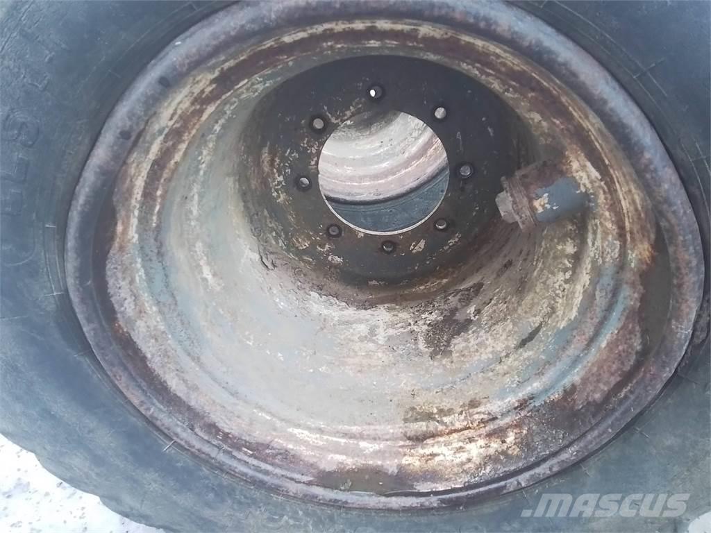 Valmet 828 20x22,5 타이어, 휠 및 림