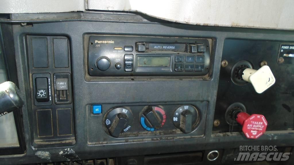 International F 4900 케이블 리프트 탈착식 트럭