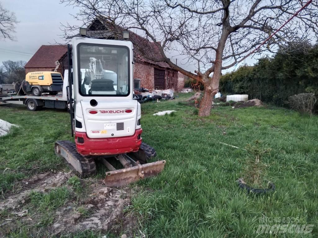 Takeuchi TB 225 소형 굴삭기 7톤 미만