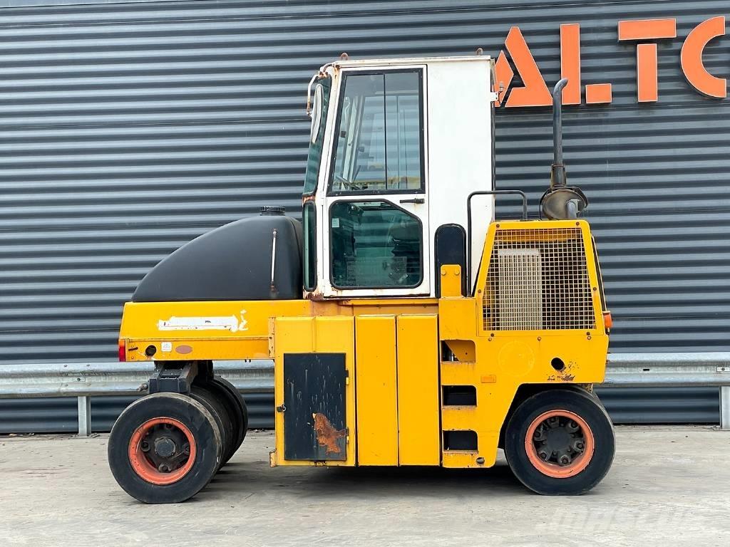 Dynapac CP 142 공기 타이어 롤러