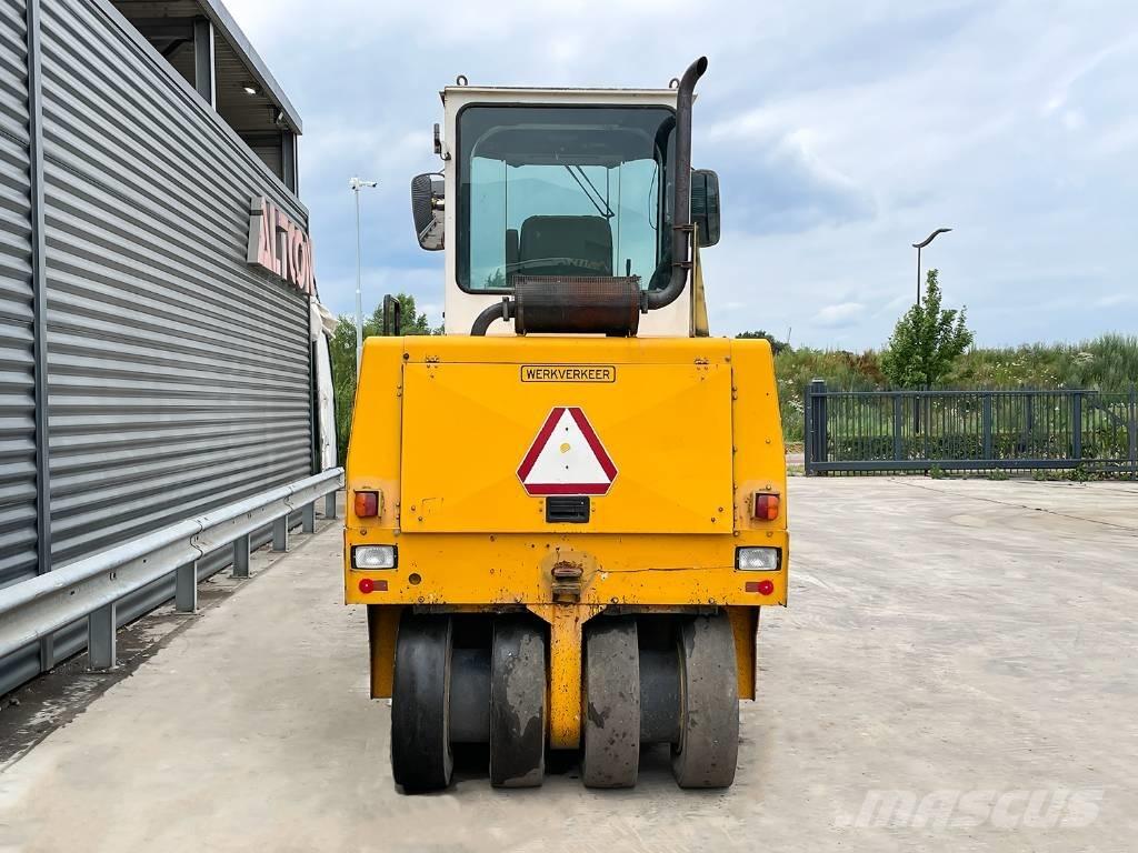 Dynapac CP 142 공기 타이어 롤러