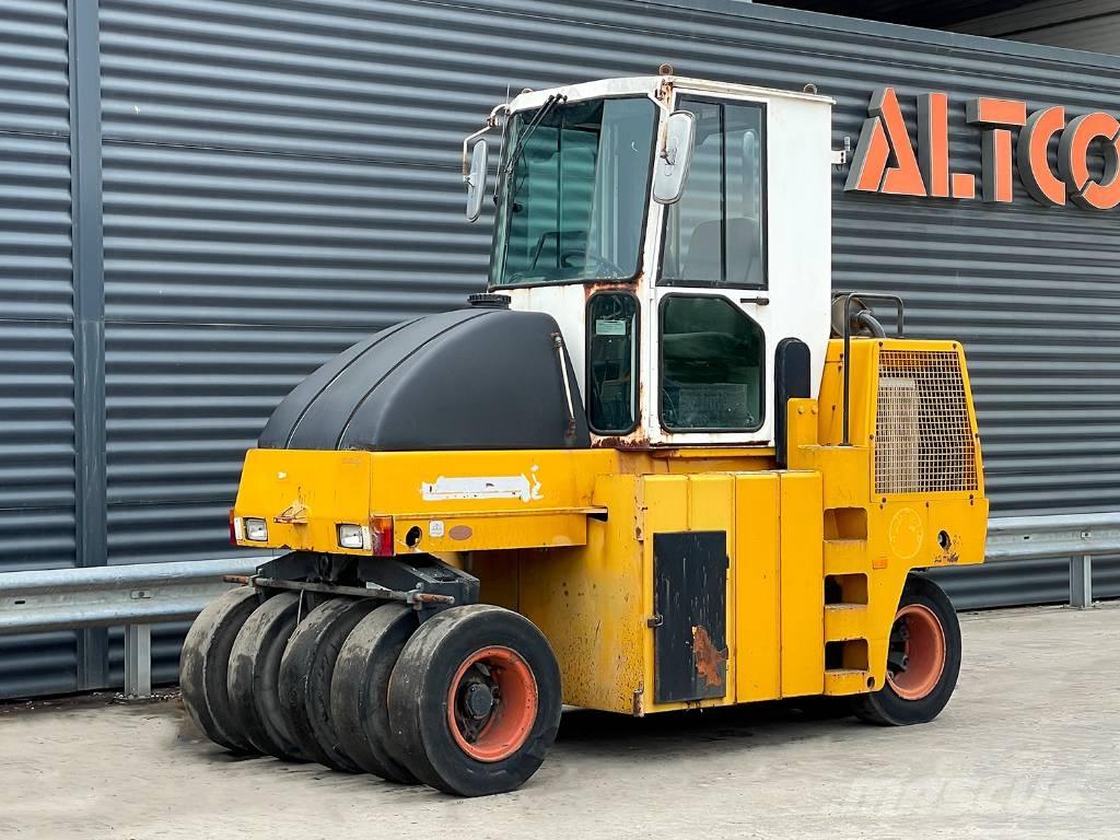 Dynapac CP 142 공기 타이어 롤러