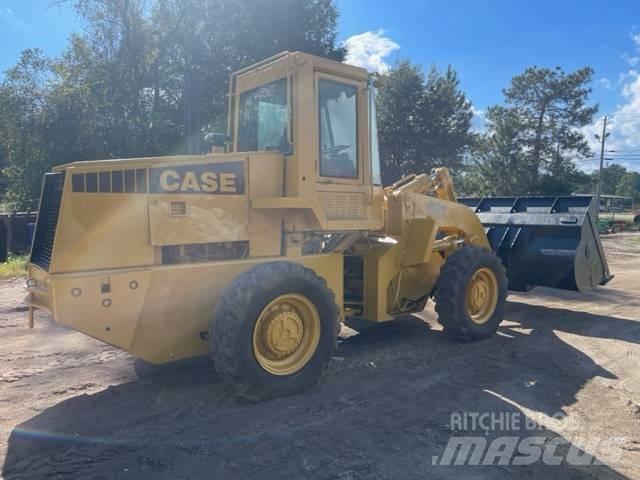 CASE 621  휠로우더