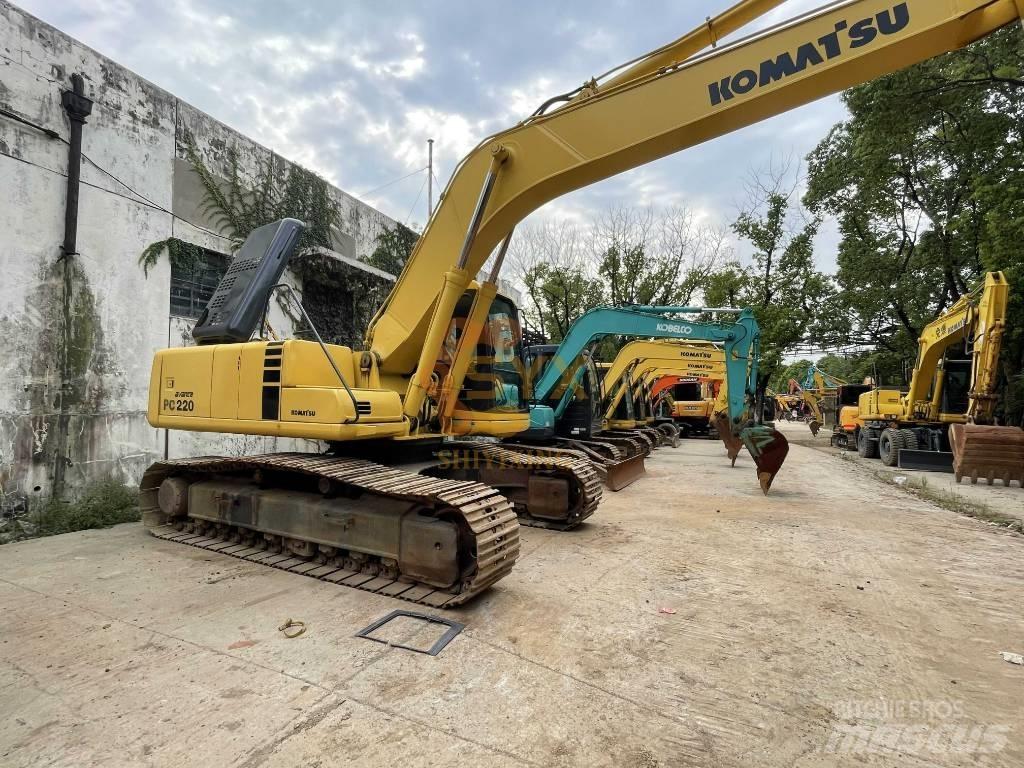 Komatsu PC 220 대형 굴삭기 29톤 이상