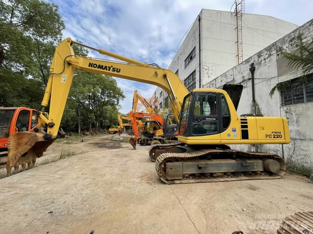 Komatsu PC 220 대형 굴삭기 29톤 이상