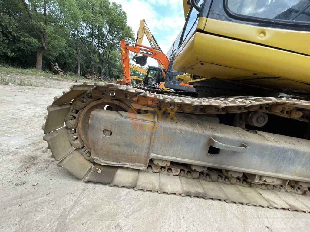 Komatsu PC 220 대형 굴삭기 29톤 이상