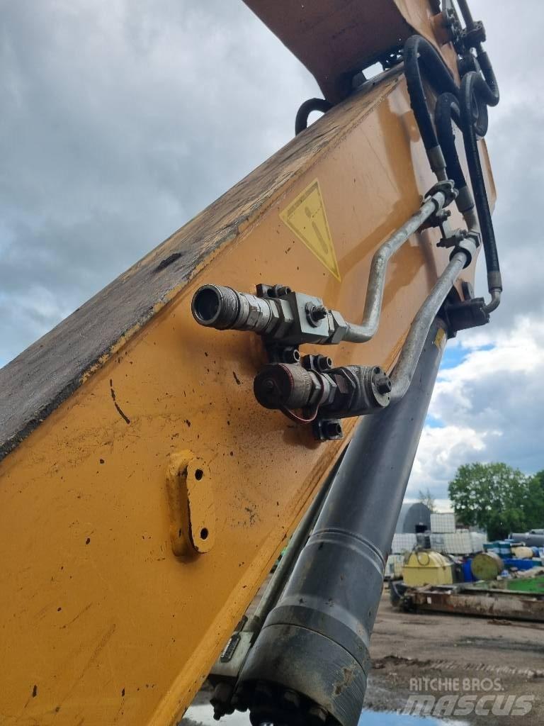 Liebherr R 922 대형 굴삭기 29톤 이상