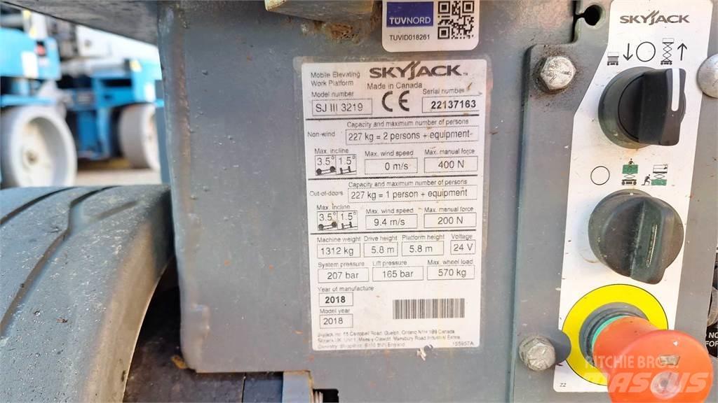 SkyJack SJIII3219 가위형 리프트
