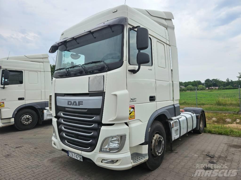 DAF XF460 트랙터 유닛