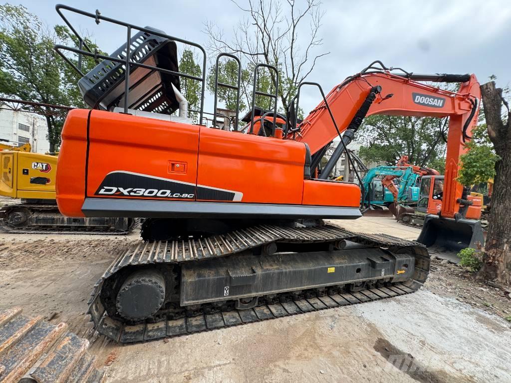 Doosan DX 300 대형 굴삭기 29톤 이상