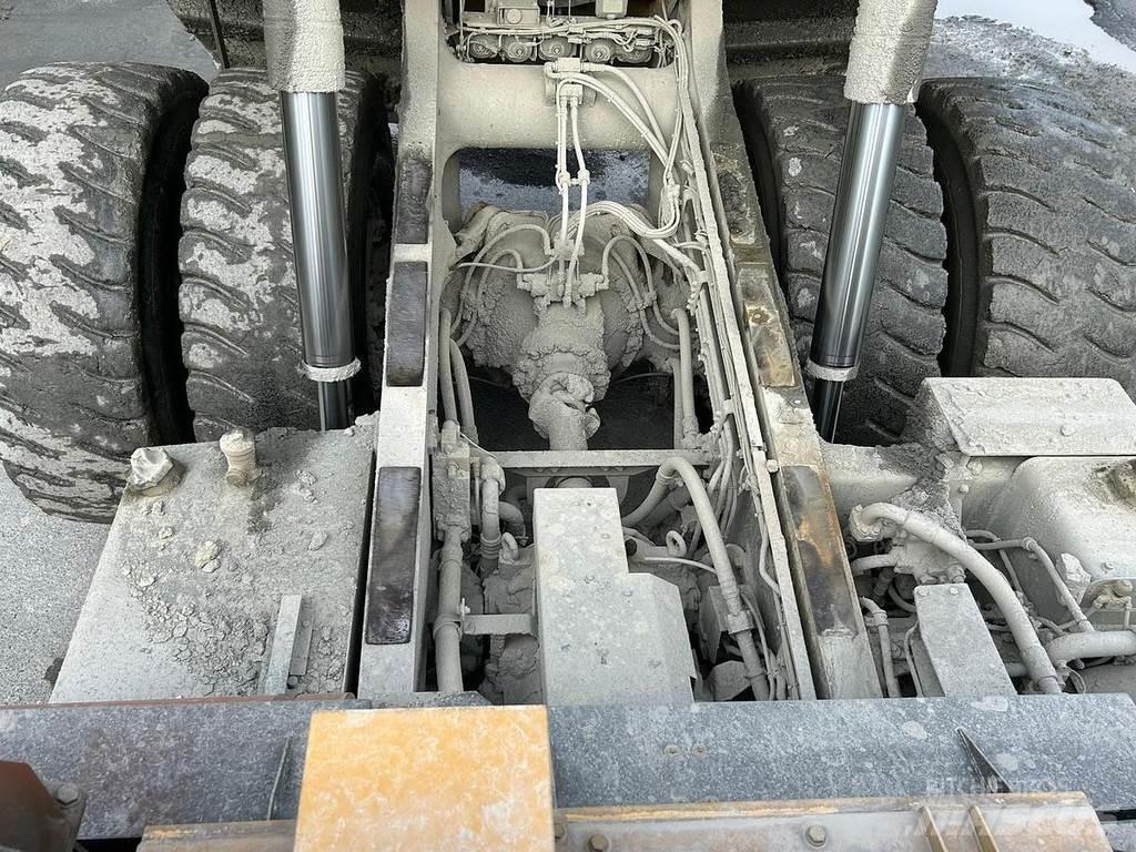 Komatsu HD605-7 건설현장 덤프트럭