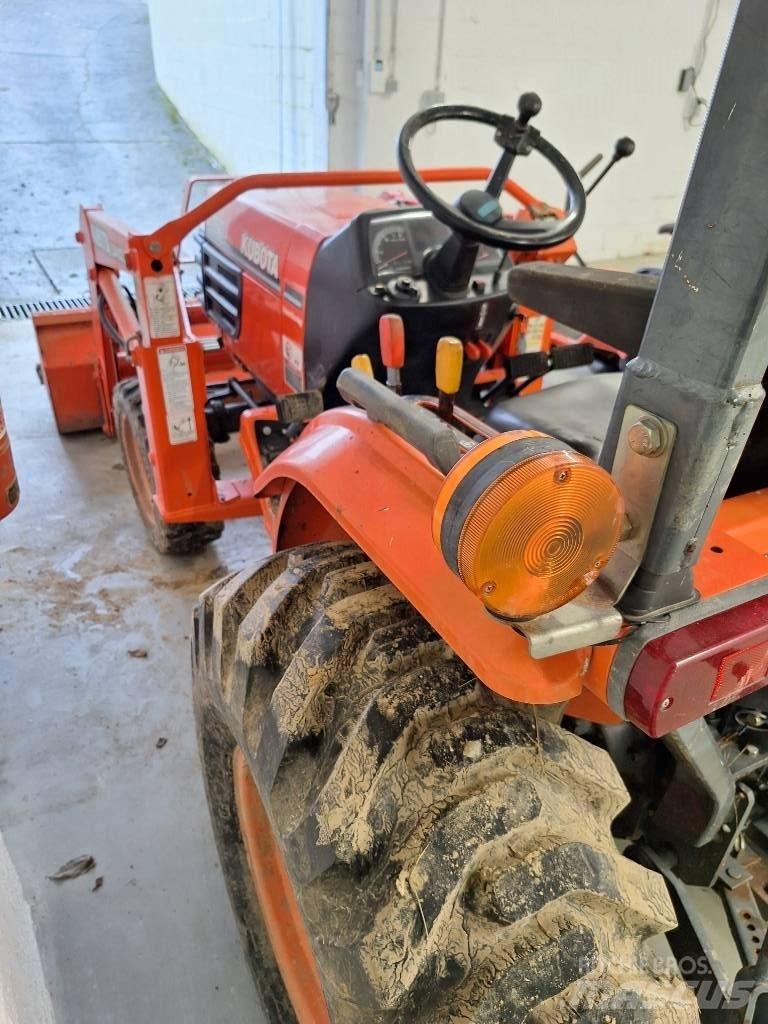 Kubota B 2710 트랙터