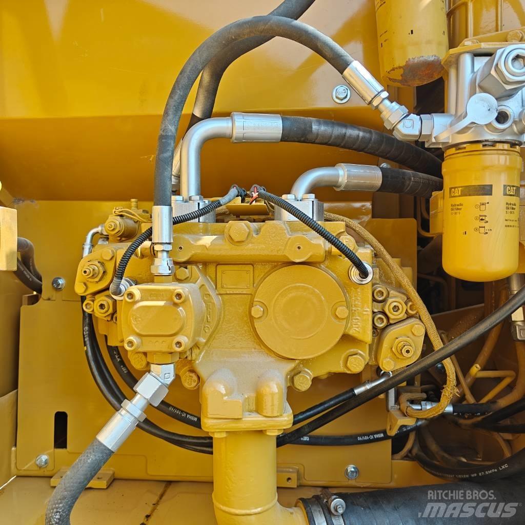 CAT 320D2 대형 굴삭기 29톤 이상