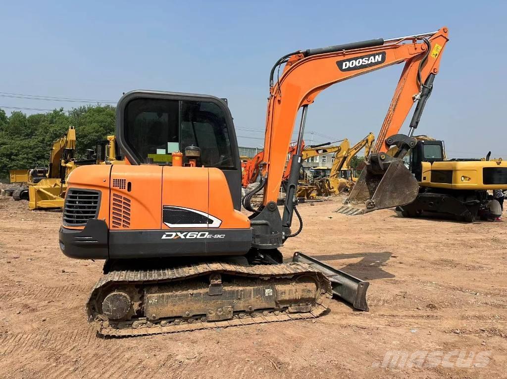 Doosan DX 60 대형 굴삭기 29톤 이상