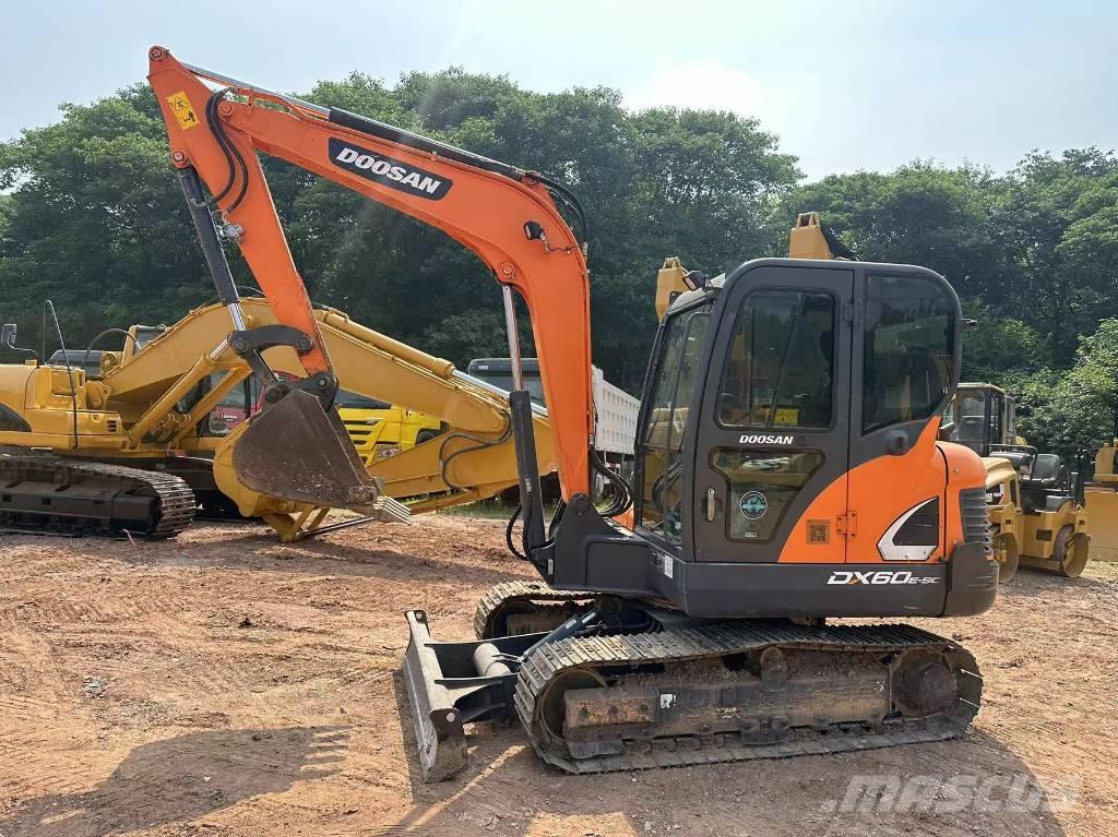 Doosan DX 60 대형 굴삭기 29톤 이상