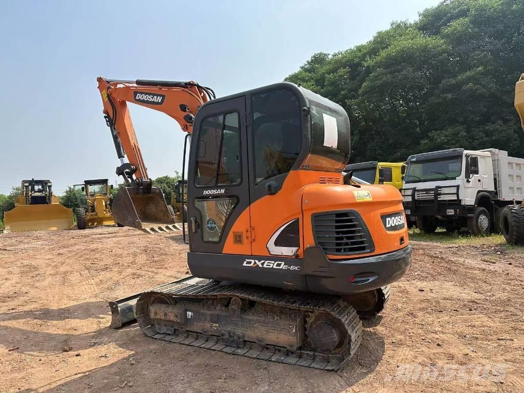 Doosan DX 60 대형 굴삭기 29톤 이상