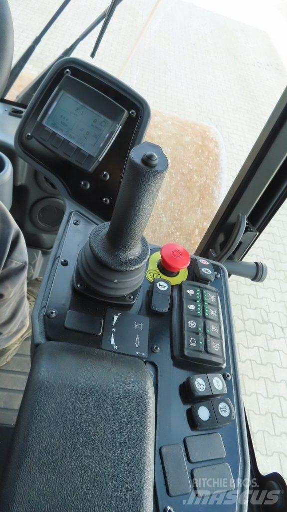 CAT CS 56 B 싱글 드럼 롤러