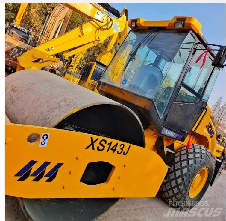 XCMG XS 142 J 트윈 드럼 롤러