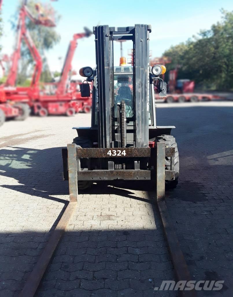 Ausa C 300 H X4 험지용 트럭