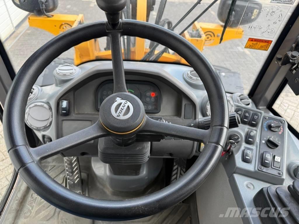 Volvo L 25 F  휠로우더