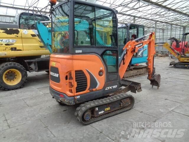 Doosan DX19 소형 굴삭기 7톤 미만