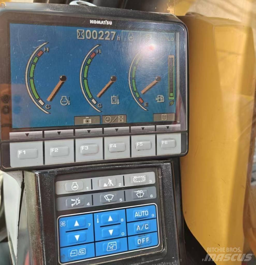 Komatsu 210LC-8 대형 굴삭기 29톤 이상
