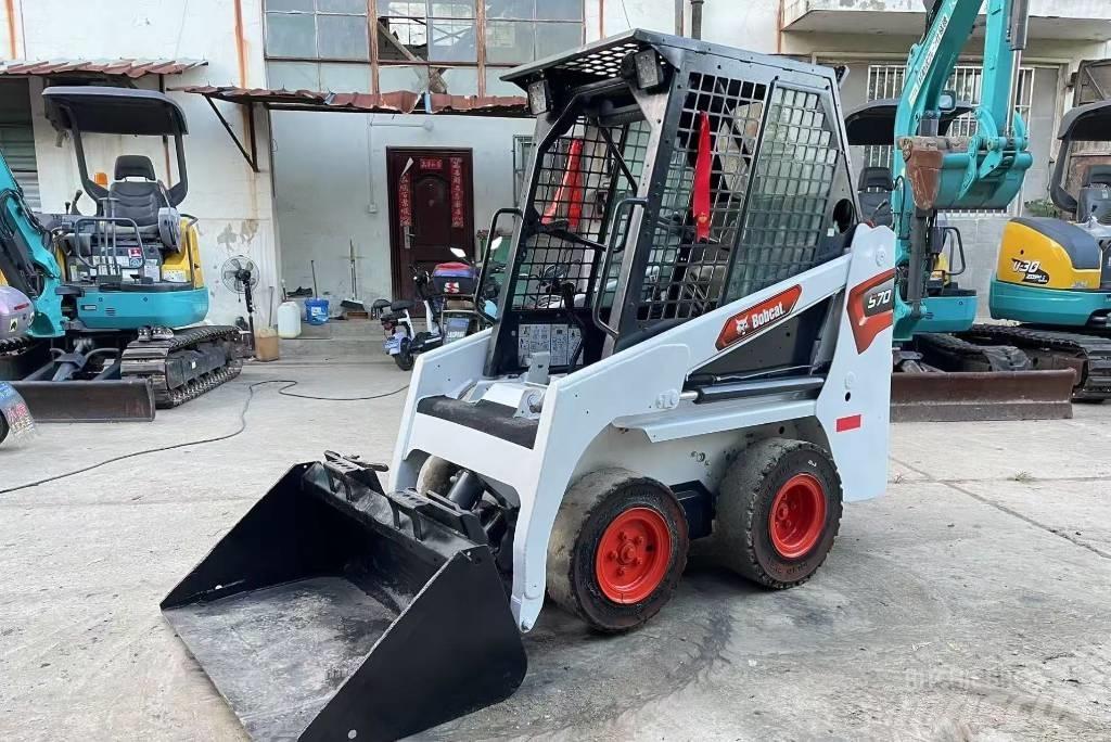 Bobcat S 70  스키드로더