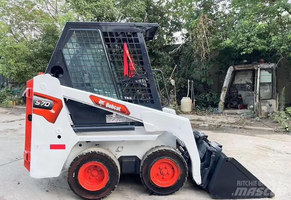 Bobcat S 70  스키드로더