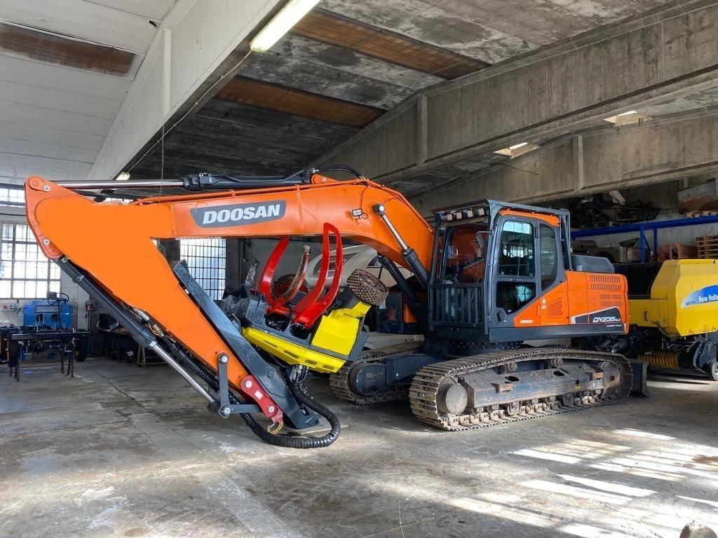 Doosan DX 235 NLC-5 대형 굴삭기 29톤 이상